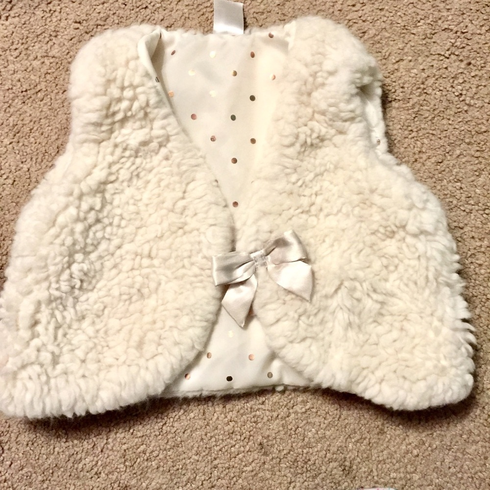 H&M fuzzy vest - 1.5-2 year old GIRL